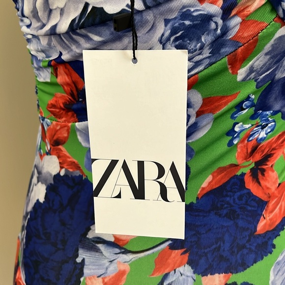 🆕 Zara One Sleeve Floral
Asymmetric Bodysuit - Picture 10 of 15